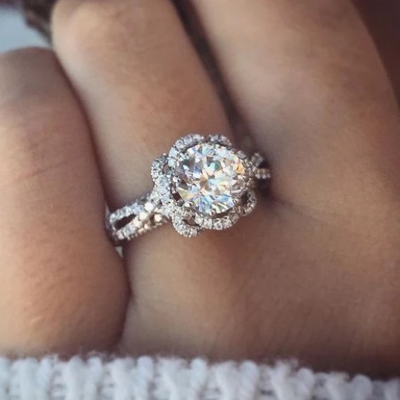 Jewelry - New Women’s 925 Silver Flower Shape Diamond Ring